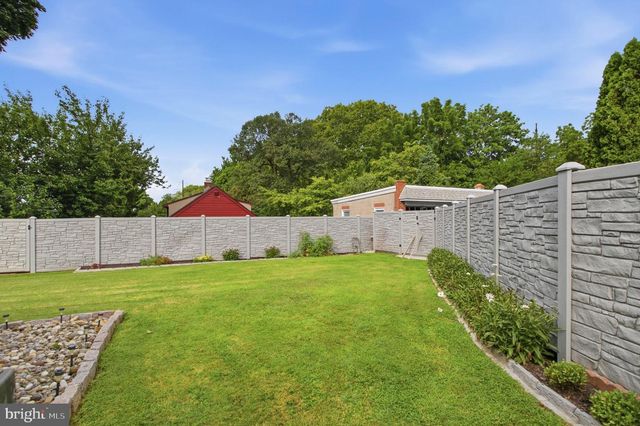 2 MYRTLE AVE, Ridley Park, PA 19078