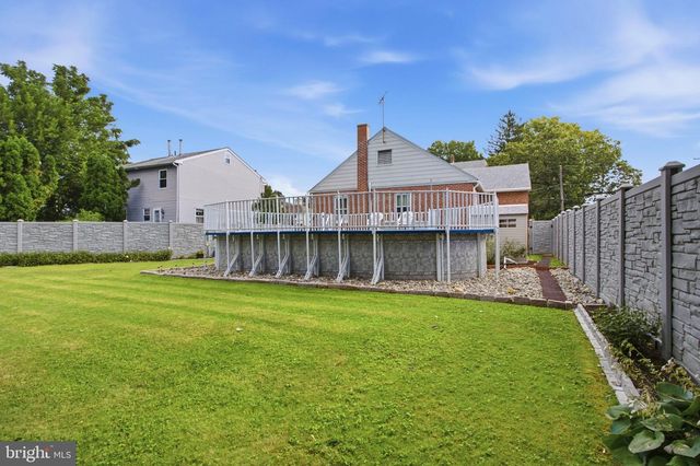 2 MYRTLE AVE, Ridley Park, PA 19078