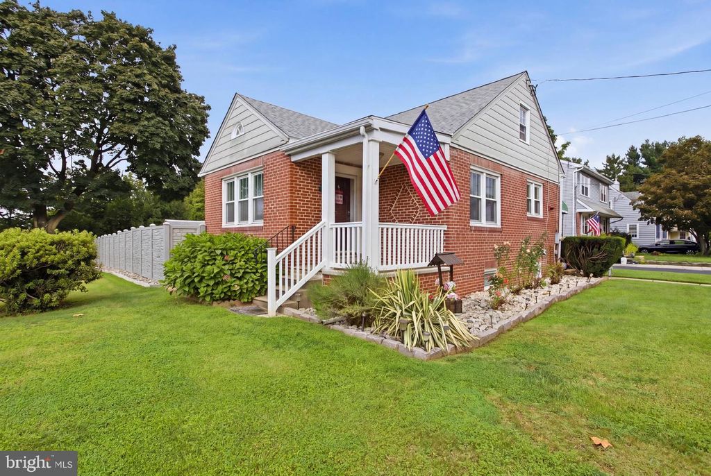 2 MYRTLE AVE, Ridley Park, PA 19078