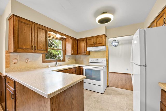 15100 W Glendale DRIVE, New Berlin, WI 53151