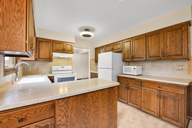 15100 W Glendale DRIVE, New Berlin, WI 53151
