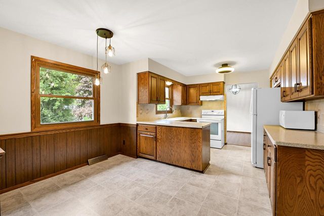 15100 W Glendale DRIVE, New Berlin, WI 53151