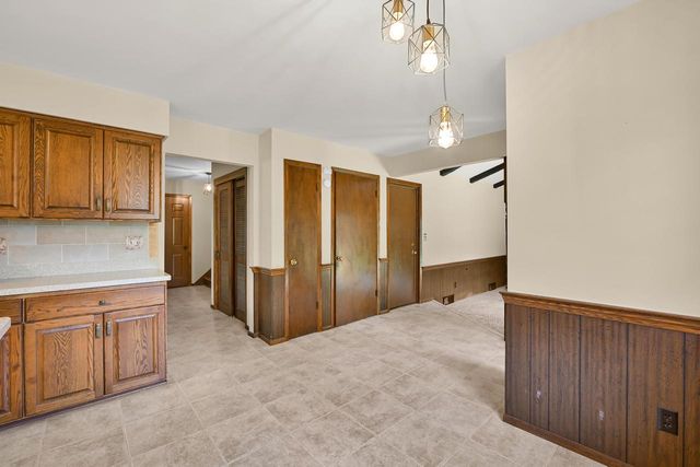 15100 W Glendale DRIVE, New Berlin, WI 53151