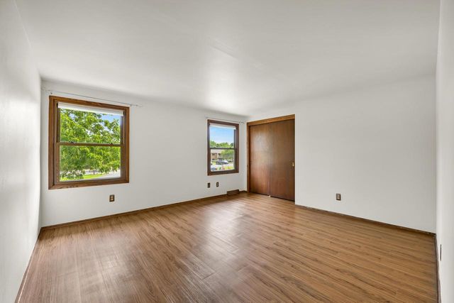 15100 W Glendale DRIVE, New Berlin, WI 53151
