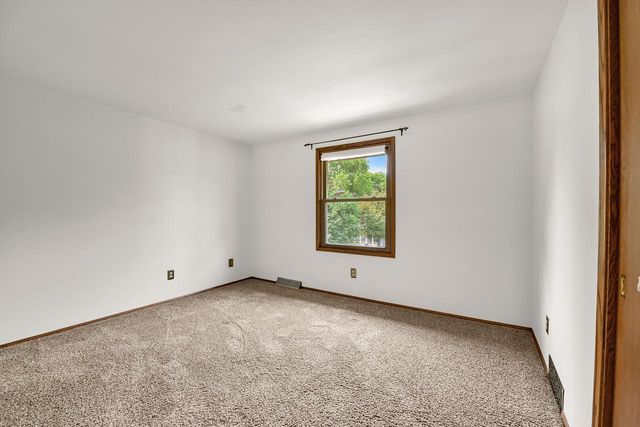 15100 W Glendale DRIVE, New Berlin, WI 53151
