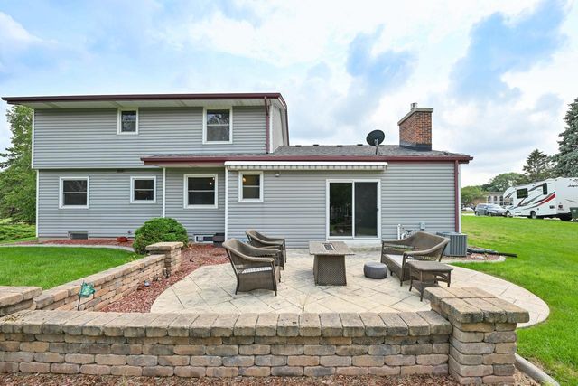 15100 W Glendale DRIVE, New Berlin, WI 53151