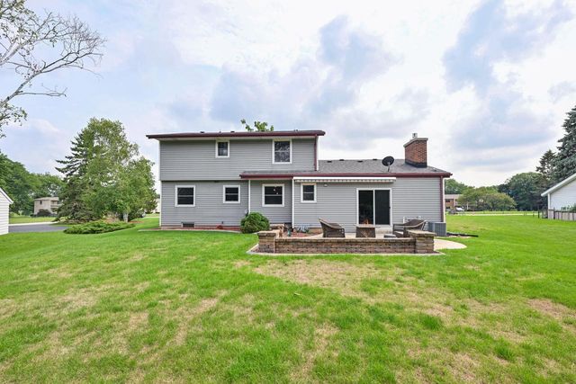 15100 W Glendale DRIVE, New Berlin, WI 53151
