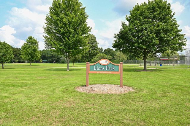 15100 W Glendale DRIVE, New Berlin, WI 53151