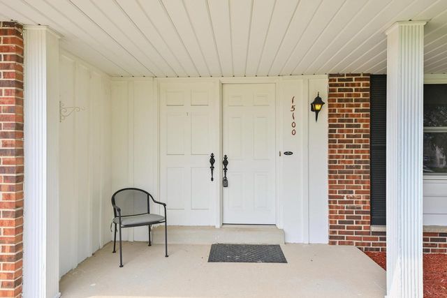 15100 W Glendale DRIVE, New Berlin, WI 53151