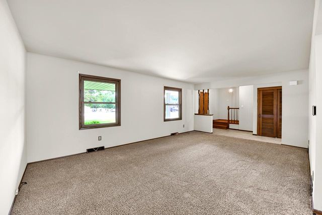 15100 W Glendale DRIVE, New Berlin, WI 53151