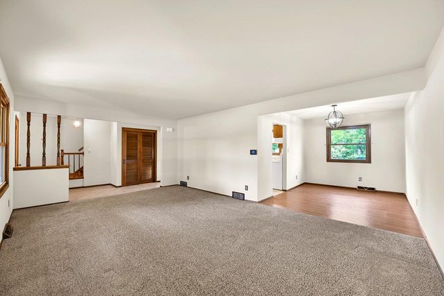 15100 W Glendale DRIVE, New Berlin, WI 53151