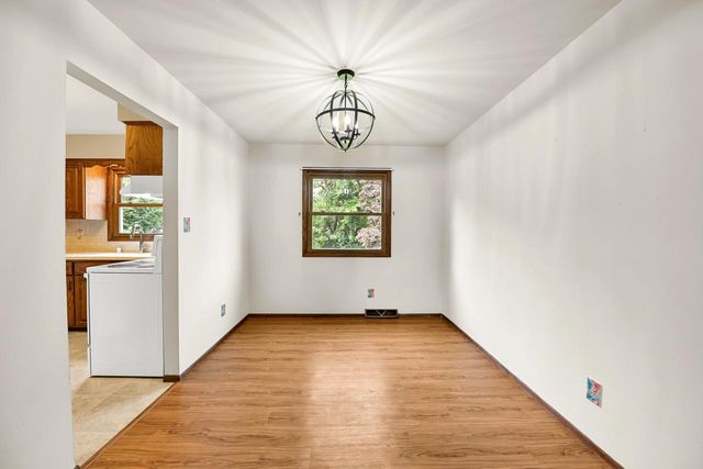 15100 W Glendale DRIVE, New Berlin, WI 53151