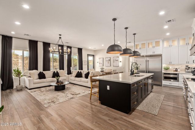 3555 W HUMMINGBIRD Lane, San Tan Valley, AZ 85144