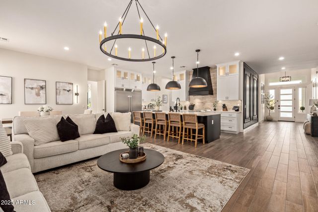 3555 W HUMMINGBIRD Lane, San Tan Valley, AZ 85144