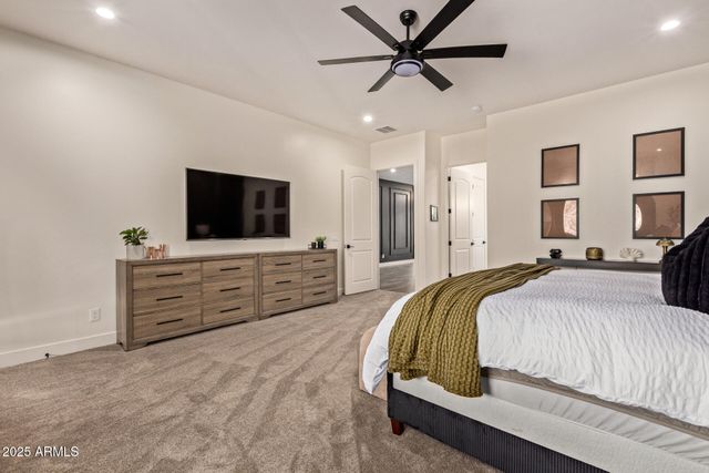 3555 W HUMMINGBIRD Lane, San Tan Valley, AZ 85144