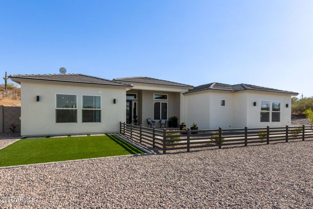 3555 W HUMMINGBIRD Lane, San Tan Valley, AZ 85144