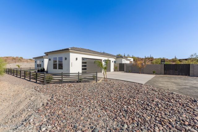 3555 W HUMMINGBIRD Lane, San Tan Valley, AZ 85144