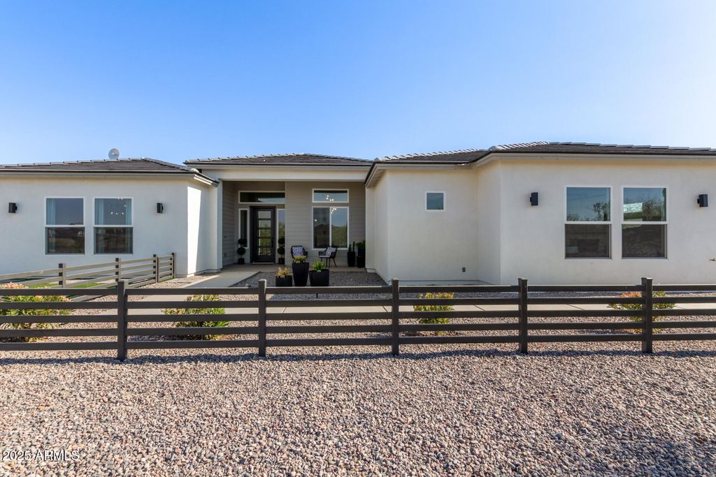 3555 W HUMMINGBIRD Lane, San Tan Valley, AZ 85144