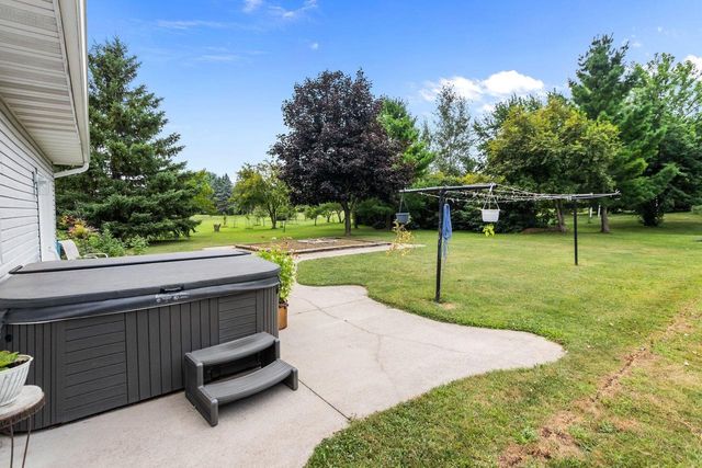 N1672 JULIUS DRIVE, Greenville, WI 54942