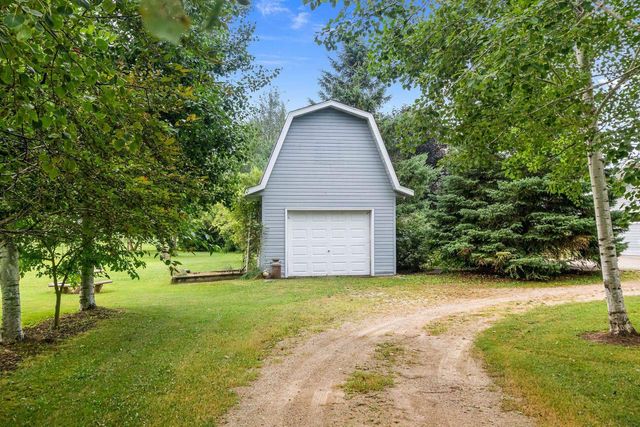 N1672 JULIUS DRIVE, Greenville, WI 54942