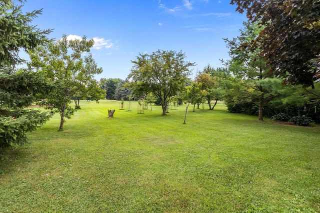 N1672 JULIUS DRIVE, Greenville, WI 54942