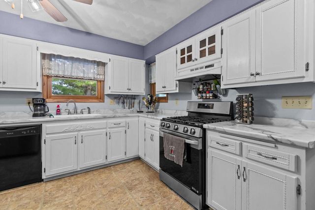 N1672 JULIUS DRIVE, Greenville, WI 54942