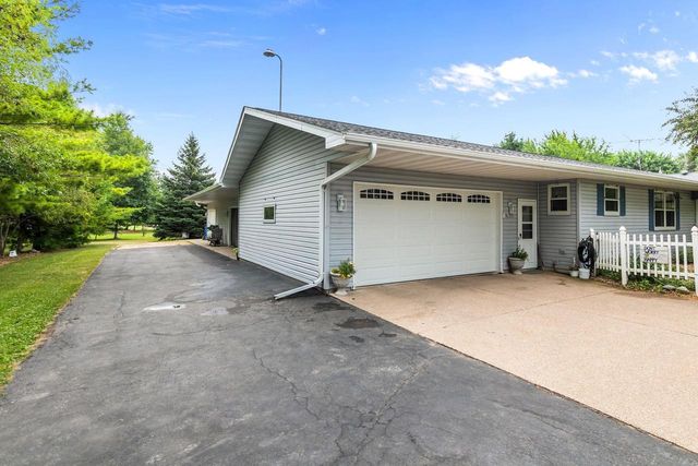 N1672 JULIUS DRIVE, Greenville, WI 54942