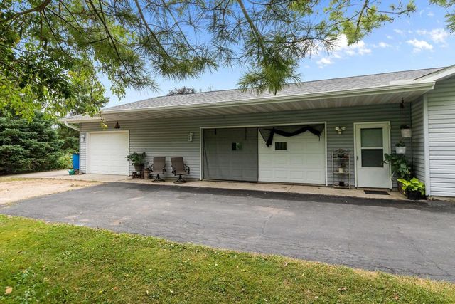 N1672 JULIUS DRIVE, Greenville, WI 54942