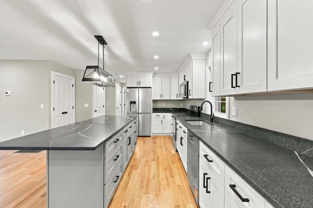 2 Blaisdell Court, Raymond, NH 03077