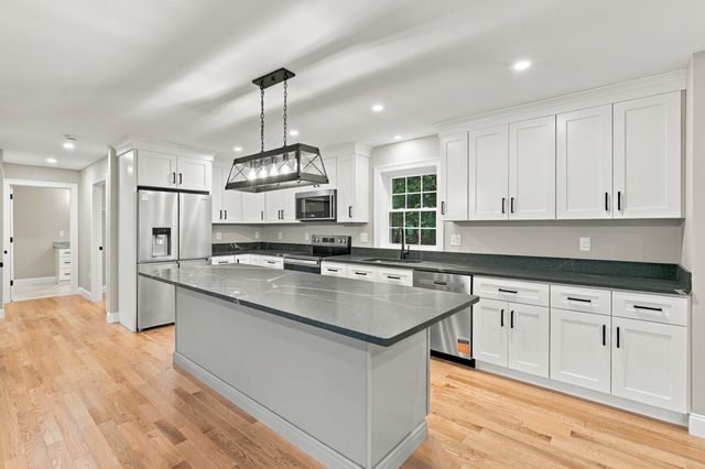 2 Blaisdell Court, Raymond, NH 03077
