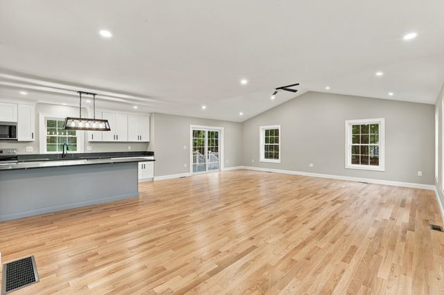 2 Blaisdell Court, Raymond, NH 03077