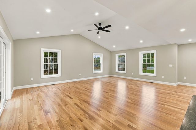 2 Blaisdell Court, Raymond, NH 03077