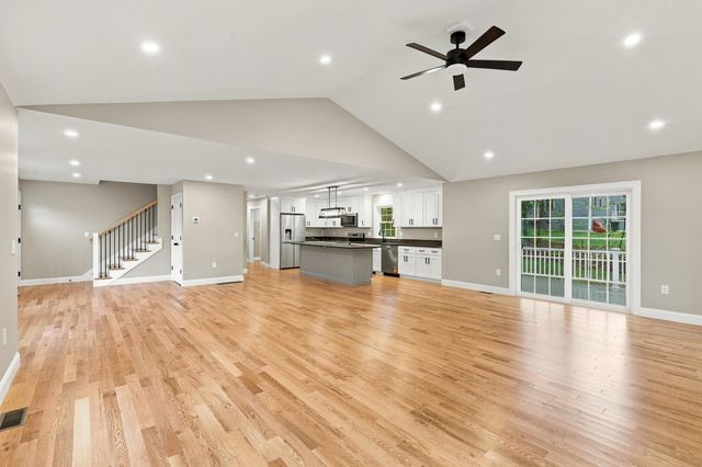 2 Blaisdell Court, Raymond, NH 03077