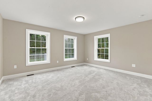 2 Blaisdell Court, Raymond, NH 03077
