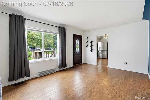 1657 W Troy Street, Ferndale, MI 48220