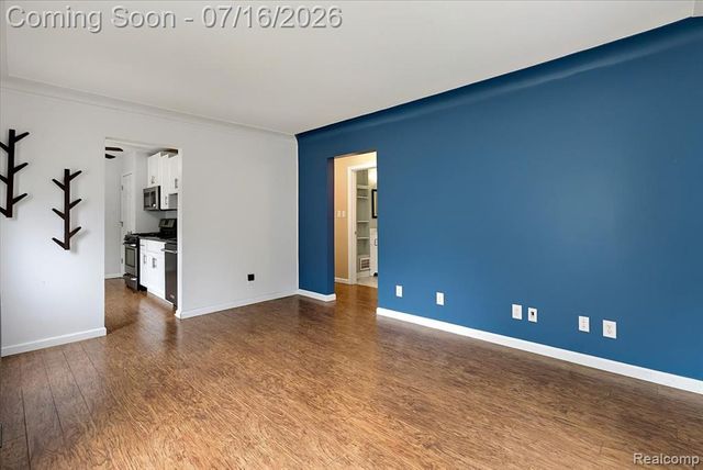 1657 W Troy Street, Ferndale, MI 48220