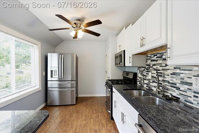 1657 W Troy Street, Ferndale, MI 48220