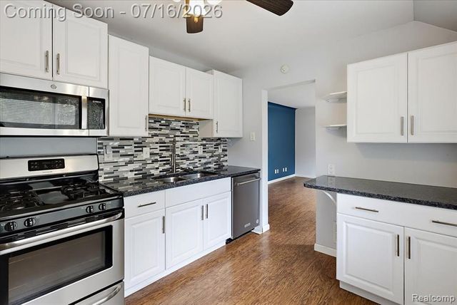 1657 W Troy Street, Ferndale, MI 48220