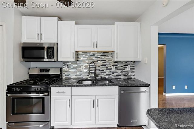 1657 W Troy Street, Ferndale, MI 48220