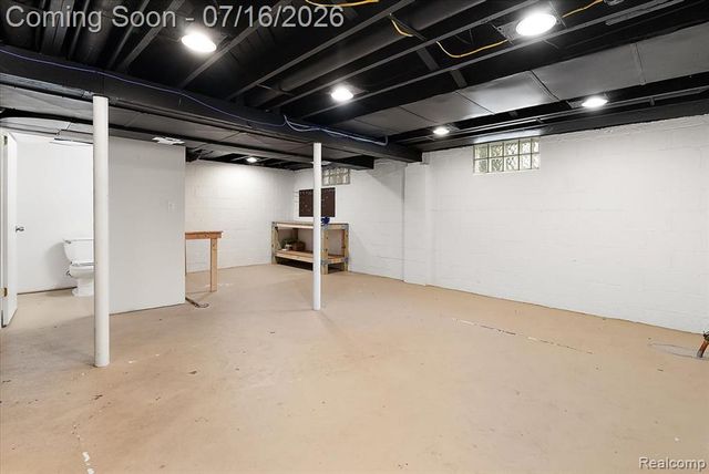 1657 W Troy Street, Ferndale, MI 48220