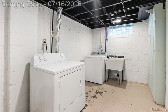1657 W Troy Street, Ferndale, MI 48220