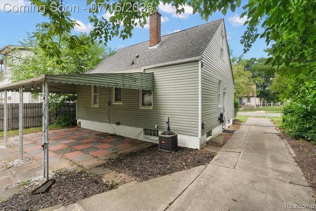 1657 W Troy Street, Ferndale, MI 48220