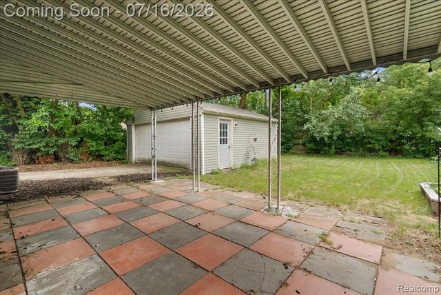 1657 W Troy Street, Ferndale, MI 48220