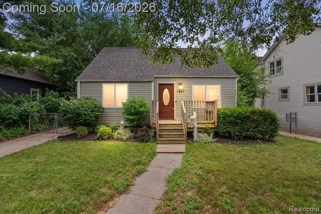 1657 W Troy Street, Ferndale, MI 48220
