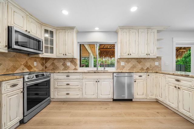 10893 Gleneagles Road, Boynton Beach, FL 33436