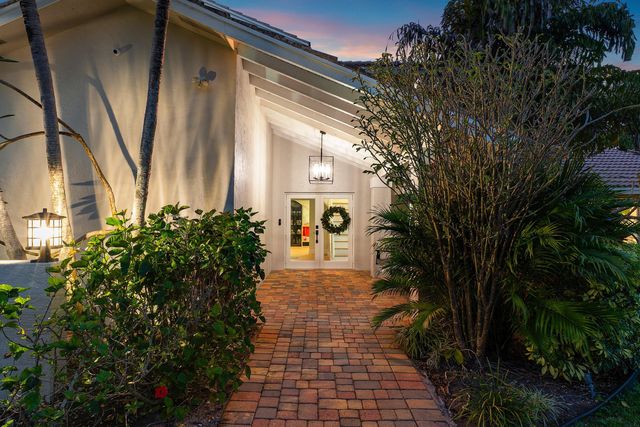 10893 Gleneagles Road, Boynton Beach, FL 33436