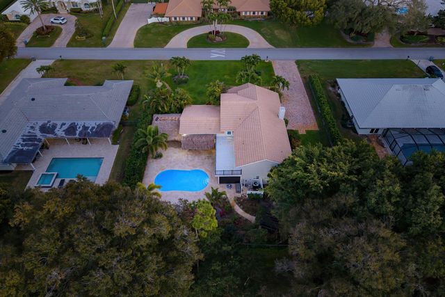 10893 Gleneagles Road, Boynton Beach, FL 33436