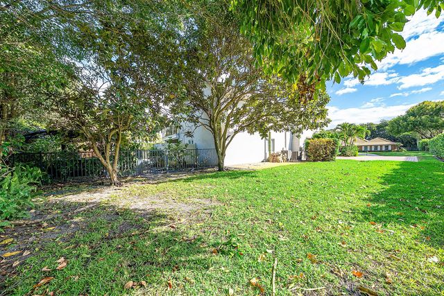 10893 Gleneagles Road, Boynton Beach, FL 33436