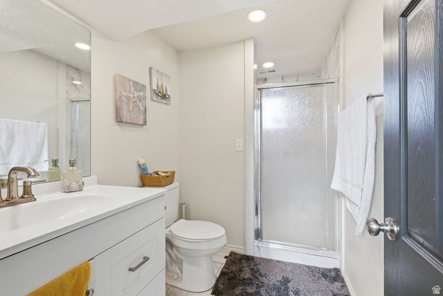 8705 S NEWELL DR, West Jordan, UT 84088