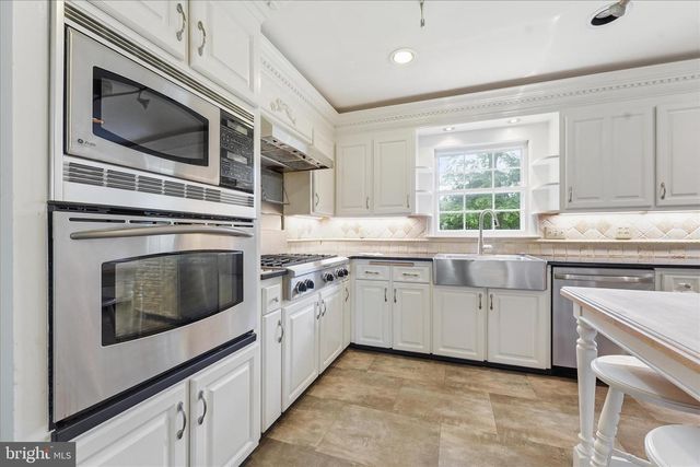 13028 WOODBURN DR, Hagerstown, MD 21742